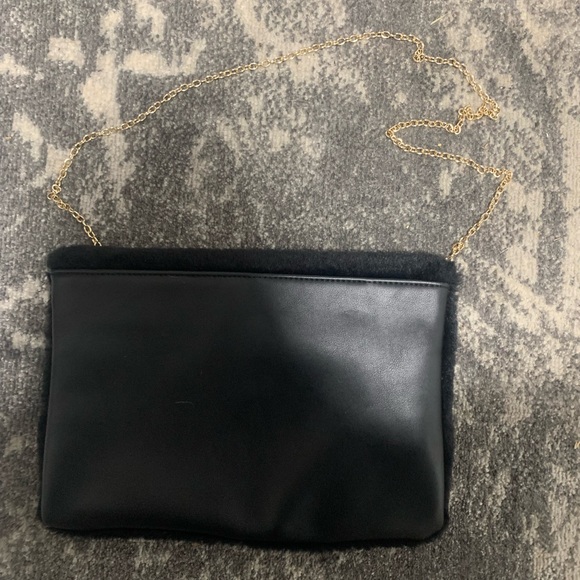 black lily and ivy fuzzy clutch - Picture 5 of 5